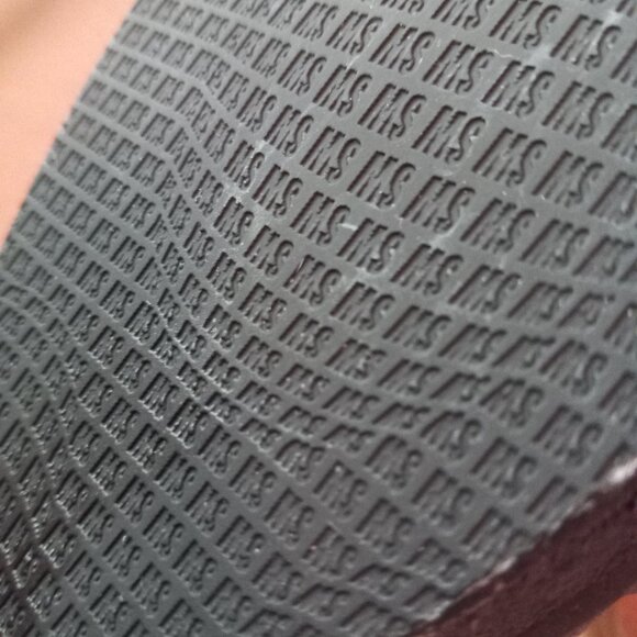 STUART WEITZMAN size 11 - Picture 8 of 10